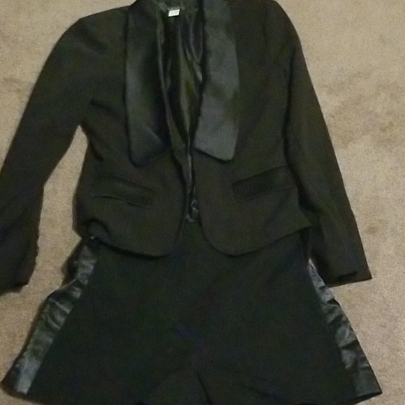 Tuxedo style jacket and shorts - Picture 4 of 4